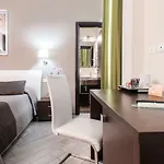 Mia 3*